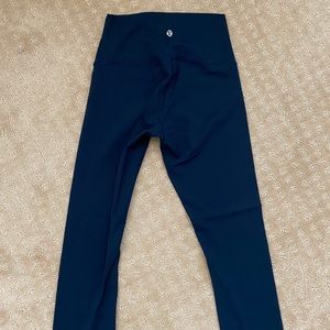 Authentic Lululemon women’s Wunder Under Leggings